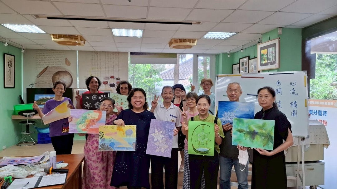 擔任樂齡教育生活美學老師，積極推動全齡藝術教育